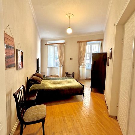 Authentic Old Tbilisi Apartment Luaran gambar