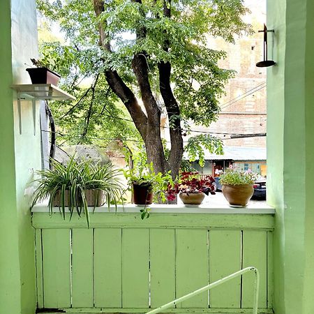 Authentic Old Tbilisi Apartment Luaran gambar